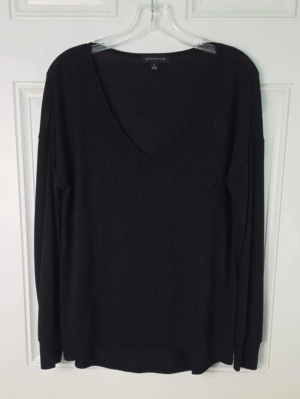 Gibsonlook Black V-Neck Sweater - Lightweight Everyday Knit.  Size Small